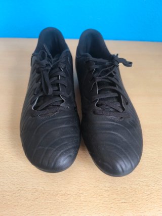 Nike botines de futbol modelo tiempo talla 42.5