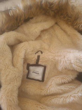 Chaquetón de plumas negro con capucha
