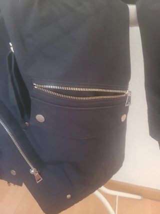 Chaquetón de plumas negro con capucha
