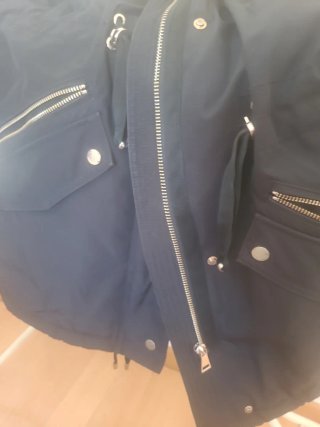 Chaquetón de plumas negro con capucha
