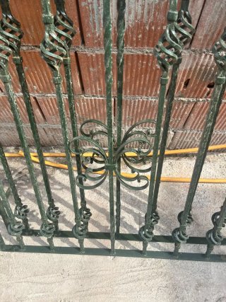 Reja de hierro forjado para ventana