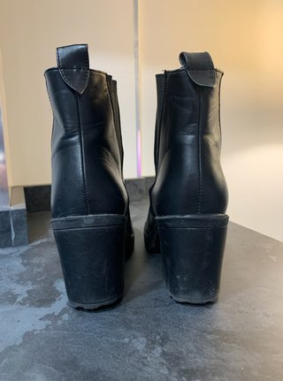 Botines Negros de Piel Zara