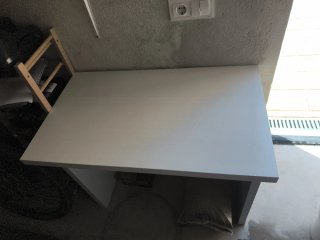 Mesa de habitación blanca