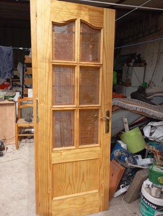 Cuatro puertas de madera