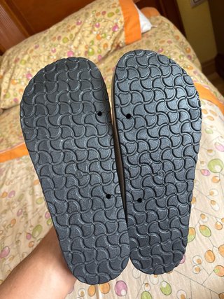 Sandalias tipo zueco beige con correa