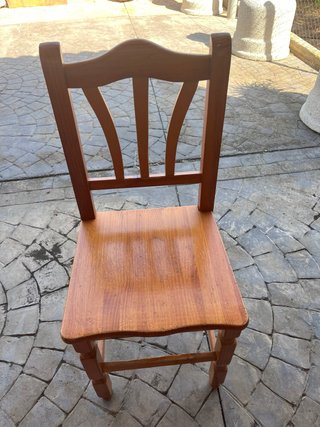 Silla de madera de pino