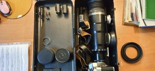 Cámara de fotos con objetivos, lentes y maletín