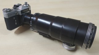 Cámara de fotos con objetivos, lentes y maletín