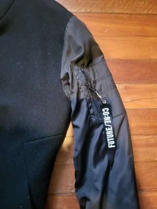 Chaqueta Negra Estilo Moderno