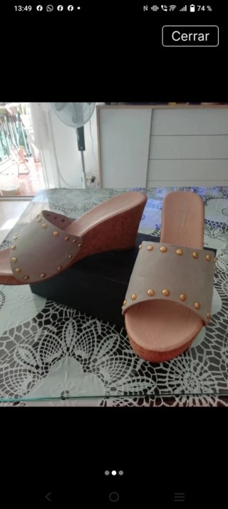 Sandalias de Cuña con Tachuelas