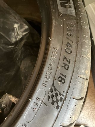 Michelin Pilot Sport 4 235/40 R18 95Y