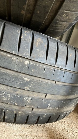 Michelin Pilot Sport 4 235/40 R18 95Y