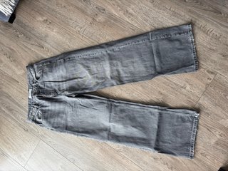 Pantalón vaquero ancho gris