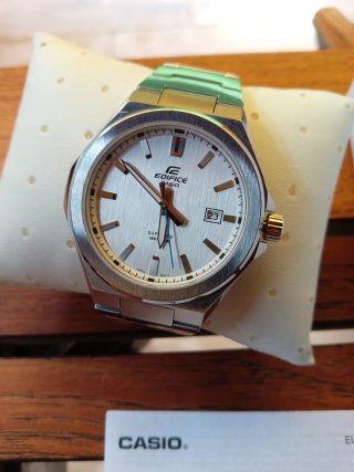 Reloj Casio Edifice Plateado