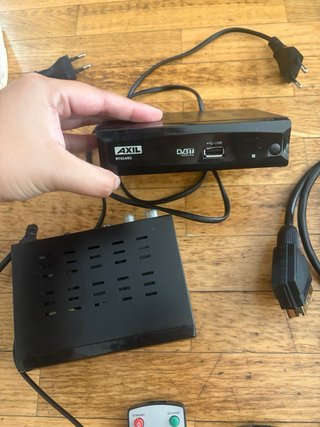 2 Decodificadores de TV con Mandos y Cables