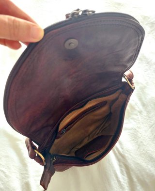Bolso de Cuero Marrón con Flecos