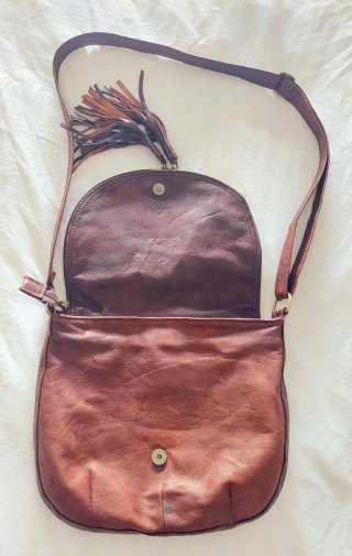 Bolso de Cuero Marrón con Flecos