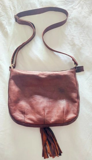 Bolso de Cuero Marrón con Flecos