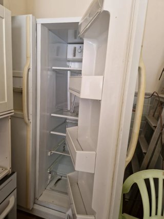 Frigorífico blanco tipo americano, funciona