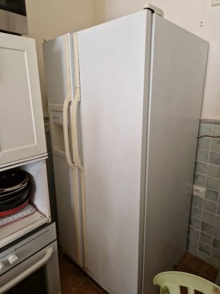 Frigorífico blanco tipo americano, funciona