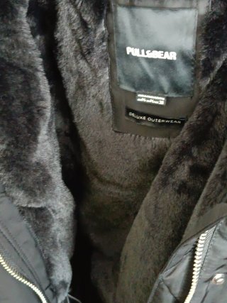 Abrigo Parka Pull and Bear, Negra. Talla M Mujer.