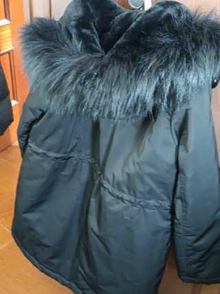 Abrigo Parka Pull and Bear, Negra. Talla M Mujer.