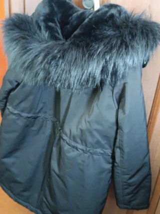 Abrigo Parka Pull and Bear, Negra. Talla M Mujer.