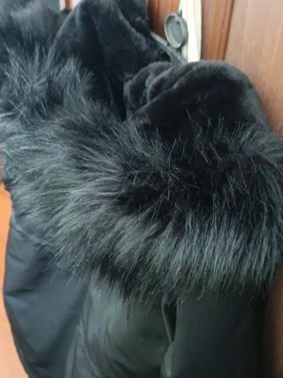 Abrigo Parka Pull and Bear, Negra. Talla M Mujer.