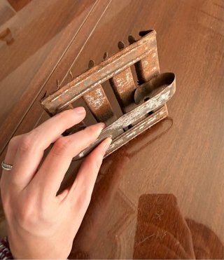Antiguo Cepillo para Caballos de Hierro