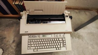 Máquina de escribir Olivetti CT 606
