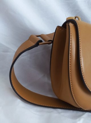 Bolso Guess Marrón y Dorado