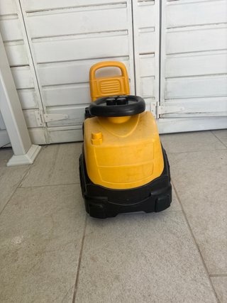 Triciclo infantil amarillo y negro