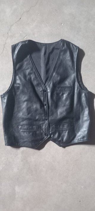 Chaleco de piel negro