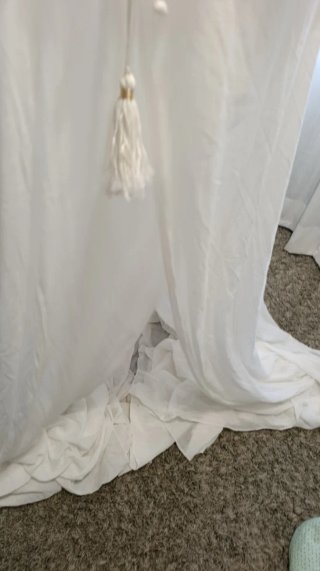 Dosel de cama blanco con pompones