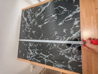 Cómoda de madera con cristal