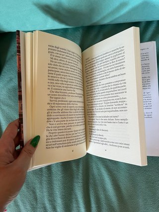 Libro nuovo le rose a dicembre