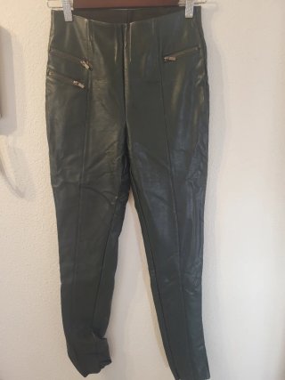 Pantalón Efecto Piel Verde Ysabel Mora