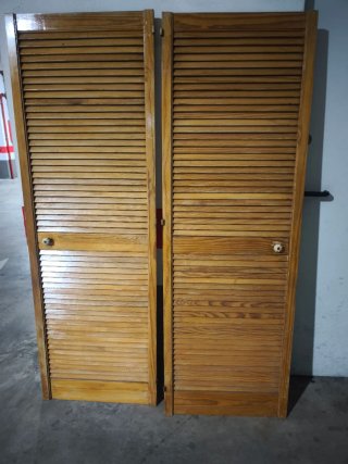 Puertas de madera con celosía