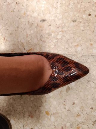 Zapatos de tacón marrones y multicolor