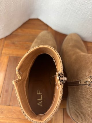 Botines de ante perforados beige