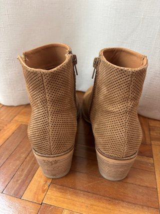 Botines de ante perforados beige