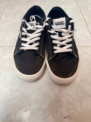 Vans negras con raya blanca, talla 39, buen estado