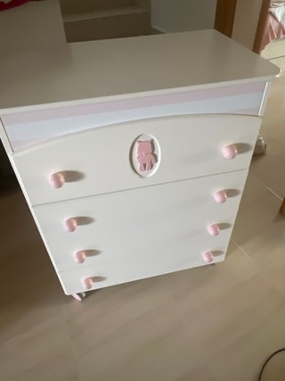 Cómoda infantil blanca con osito