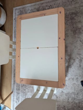 Mesa Ikea madera y blanco con almacenaje