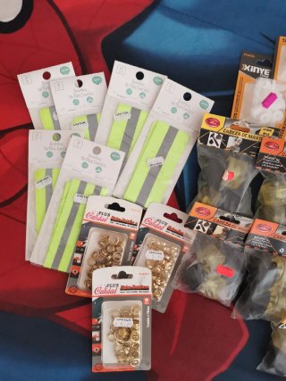 Lote de accesorios de ferretería y hogar