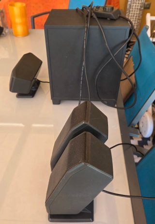 Sistema de Altavoces Logitech 5.1 con Subwoofer