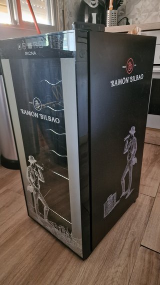 Vinoteca Ramón Bilbao para 15 botellas
