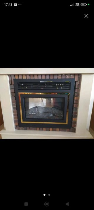 Chimenea eléctrica negra y dorada