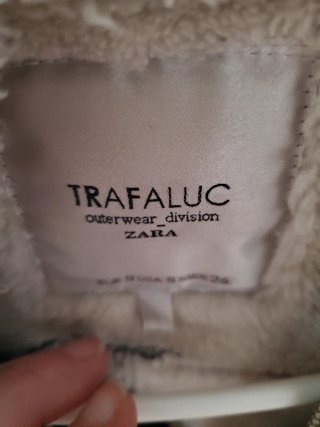Chaqueta negra con forro beige