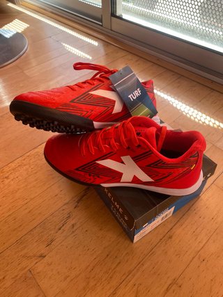 Botas de Fútbol Turf Kelme Rojas Talla 40